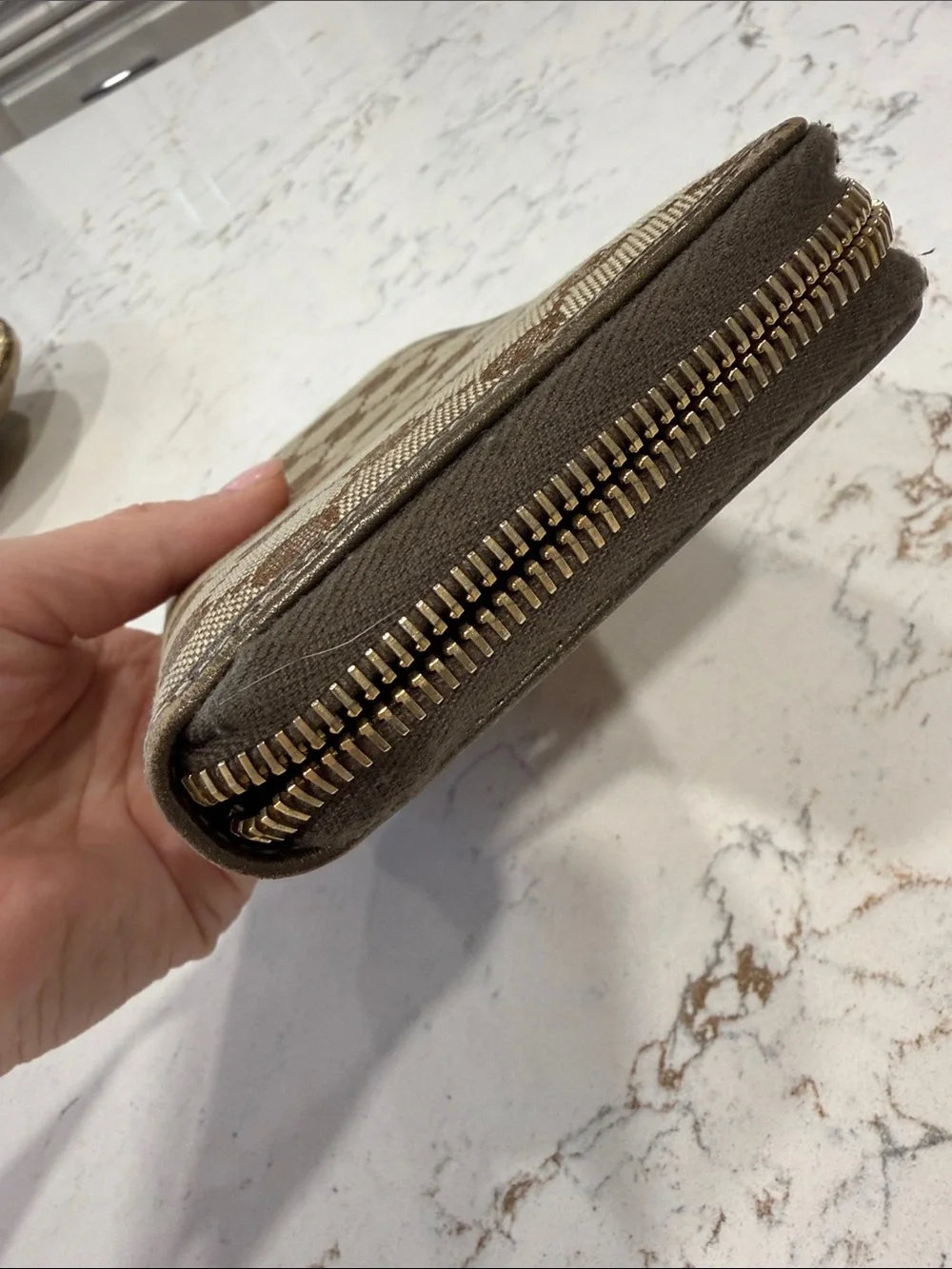 Gucci Brown GG Supreme Zip-Around Wallet - Picture 4 of 12